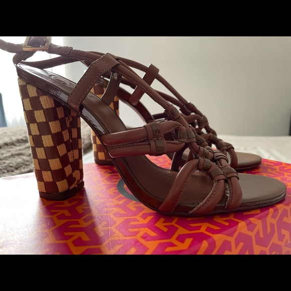 NEW Tory Burch Stacked Heels - Picture 4 of 5